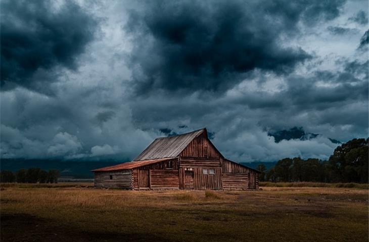 rustic solar barn light