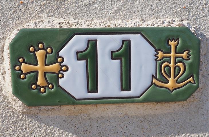 solar lights for house numbers