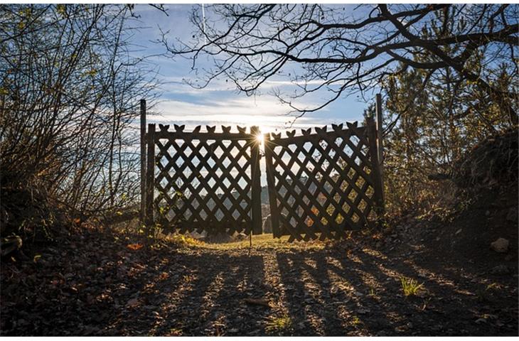 solar gate lights