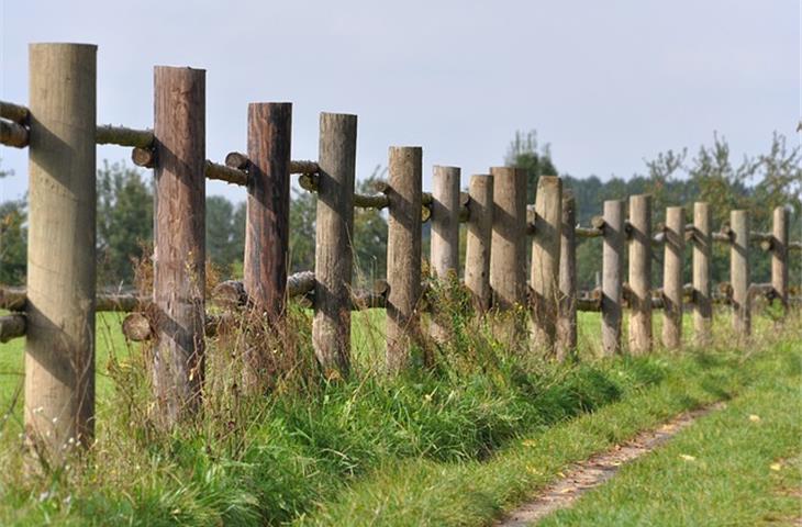 solar fence post lighting