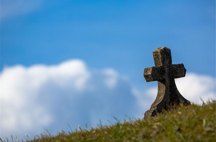 solar lighted cross