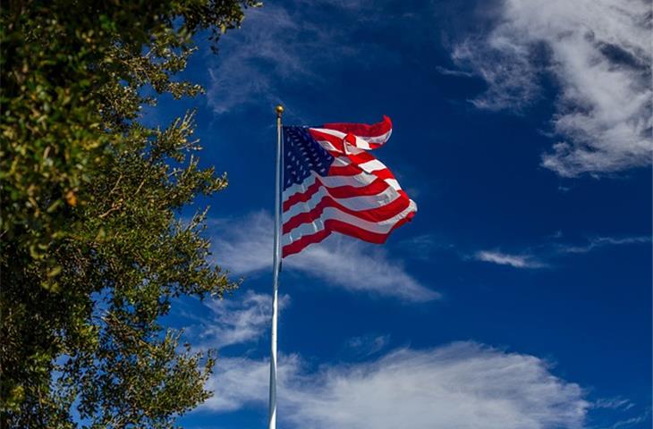 30 ft flag pole with solar light