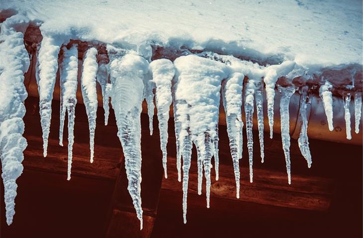 solar powered icicle string lights