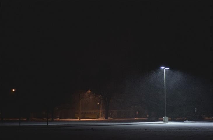 solar powered parking lot lights with pole