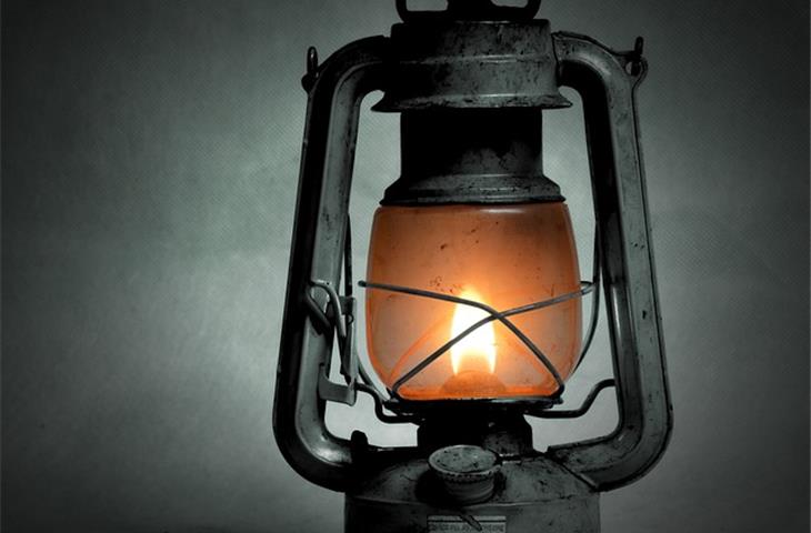 solar powered cemetery lamp