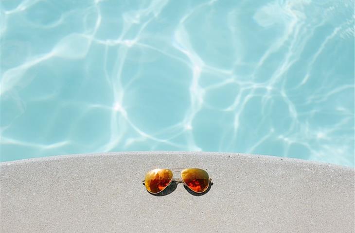 solar pool lights underwater