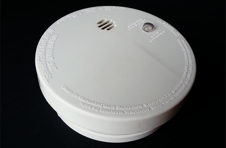 first alert carbon monoxide detector solid red light